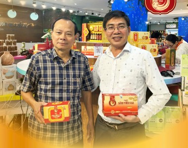  SÂM TIẾN VUA ĐỒNG HÀNH CÙNG “TUẦN HÀNG QUẢNG BÁ SẢN VẬT QUẢNG TRỊ” TẠI TP.HCM